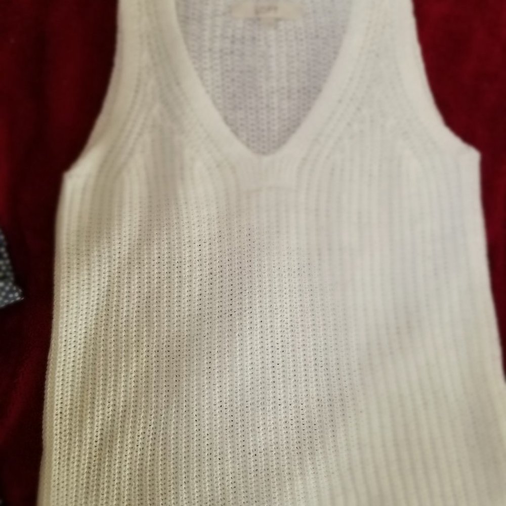 LOFT sleeveless v-neck sweater top - S